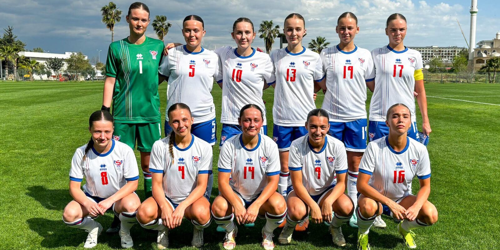 U19-landsliðið fyrr í ár í dysti ímóti Armenia